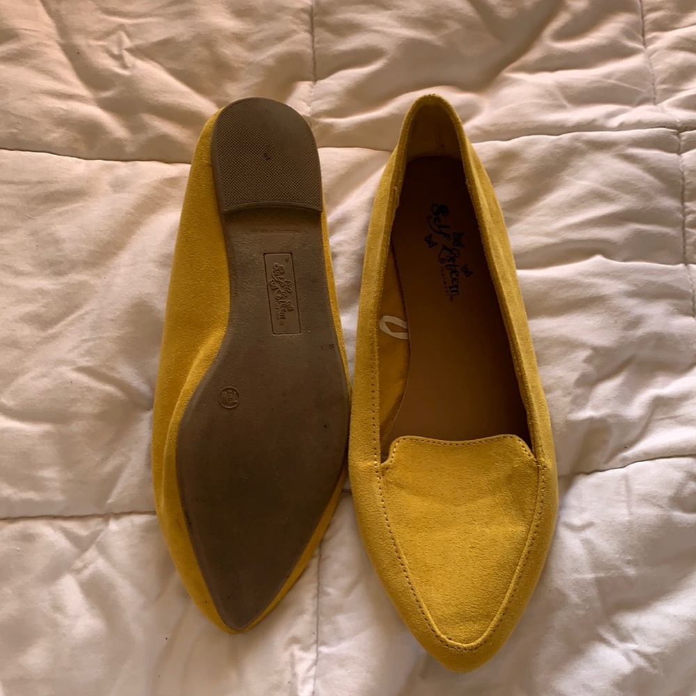 Cute yellow flats